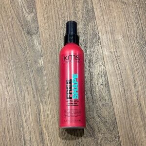 KMS California Free Shape Hot Flex Spray - Vibrant Pink